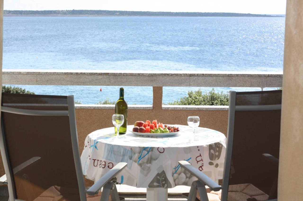 Apartments By The Sea Mandre, Pag - 8655 Kolan Exterior foto